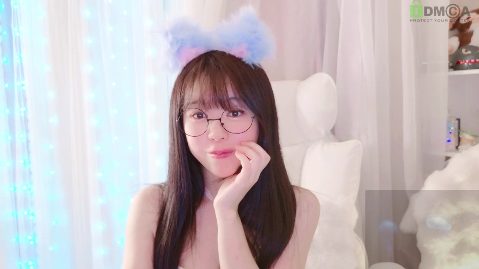 Gallery image thumbnail from meowtheworld's myfreecams stream on, 08/23/2025, 07:00 image 11 of 20