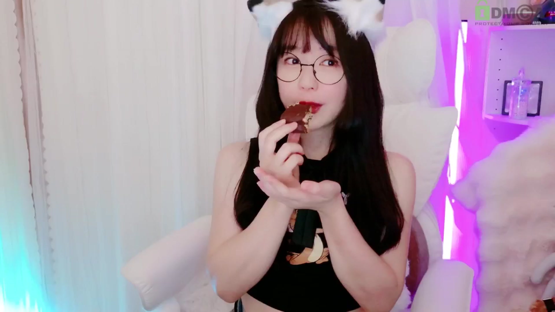 Gallery image thumbnail from meowtheworld's myfreecams stream on, 08/24/2025, 07:37 image 12 of 20