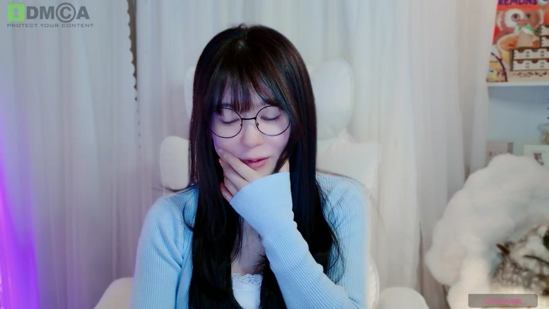 Gallery image thumbnail from meowtheworld's myfreecams stream on, 01/12/2026, 04:54 image 17 of 20