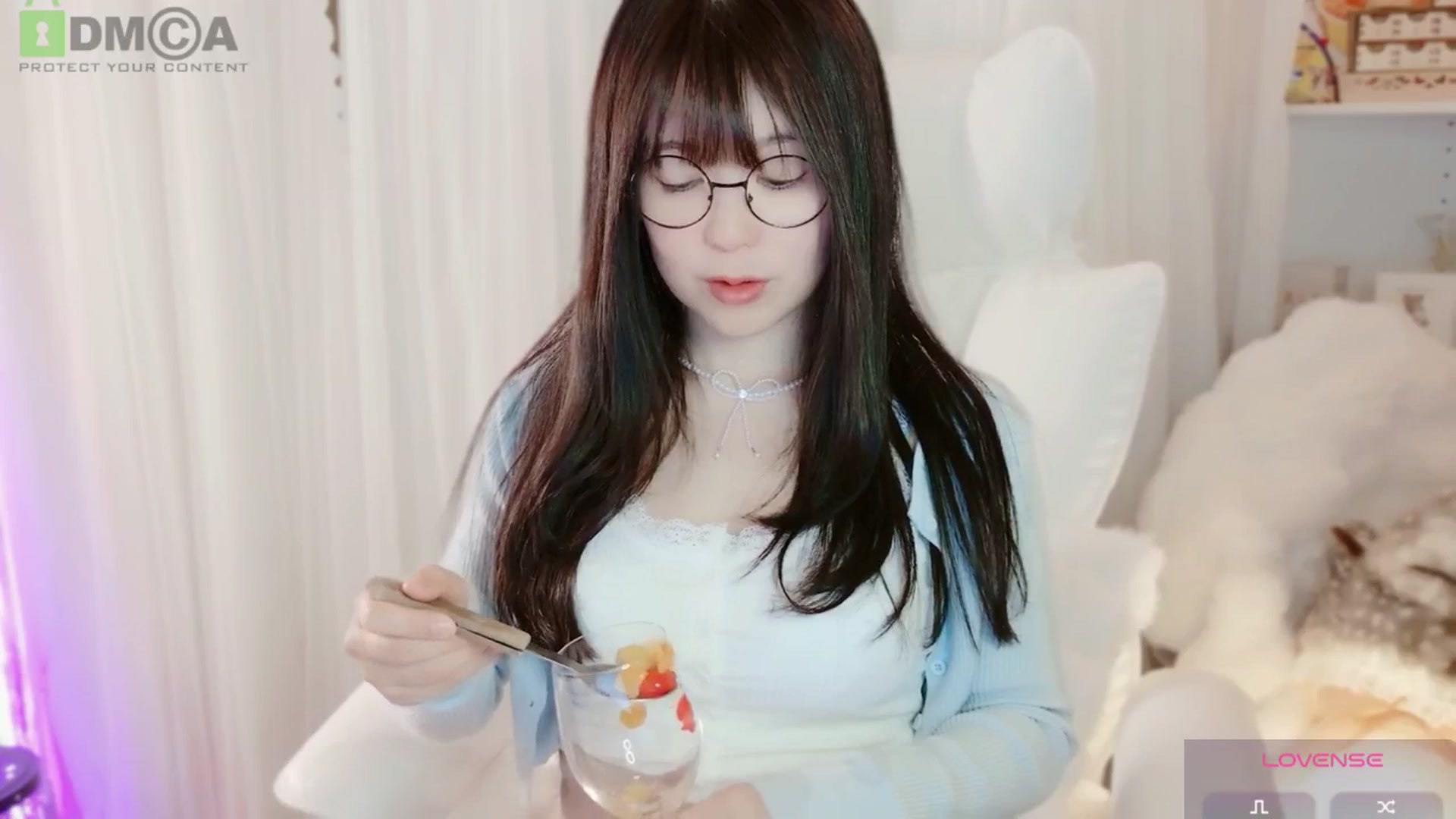 Gallery image thumbnail from meowtheworld's myfreecams stream on, 01/12/2026, 06:48 image 14 of 20