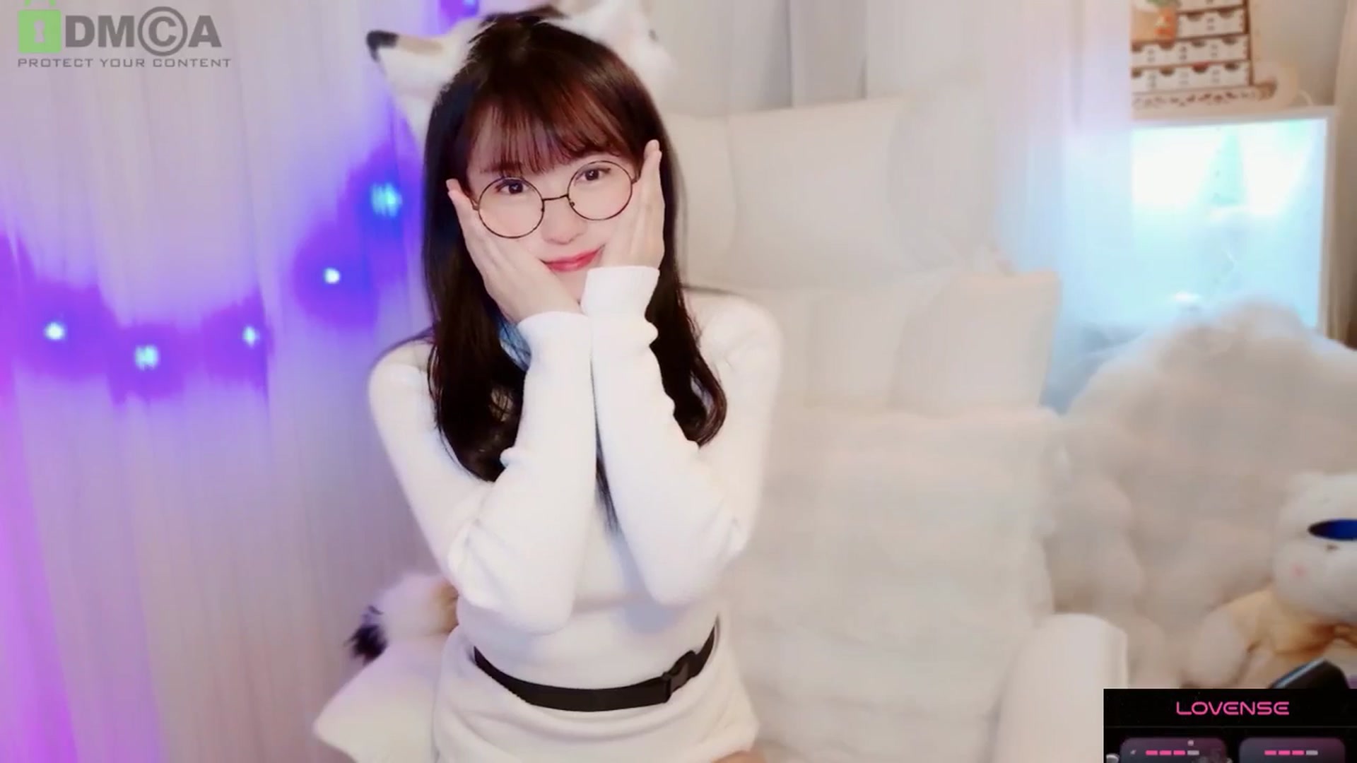 Gallery image thumbnail from meowtheworld's myfreecams stream on, 01/17/2026, 06:32 image 12 of 20