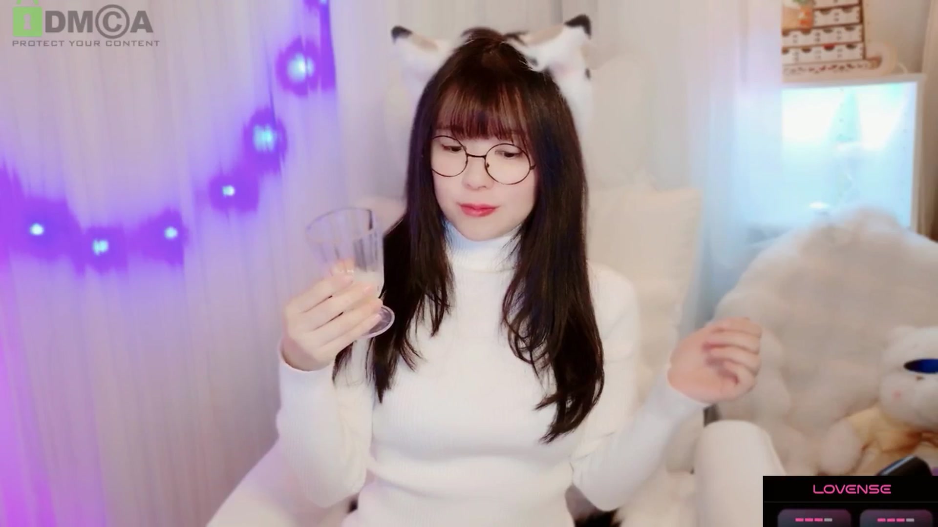 Gallery image thumbnail from meowtheworld's myfreecams stream on, 01/17/2026, 06:32 image 17 of 20