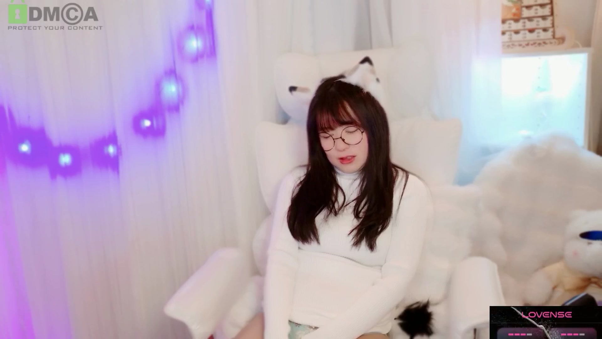 Gallery image thumbnail from meowtheworld's myfreecams stream on, 01/17/2026, 06:32 image 14 of 20
