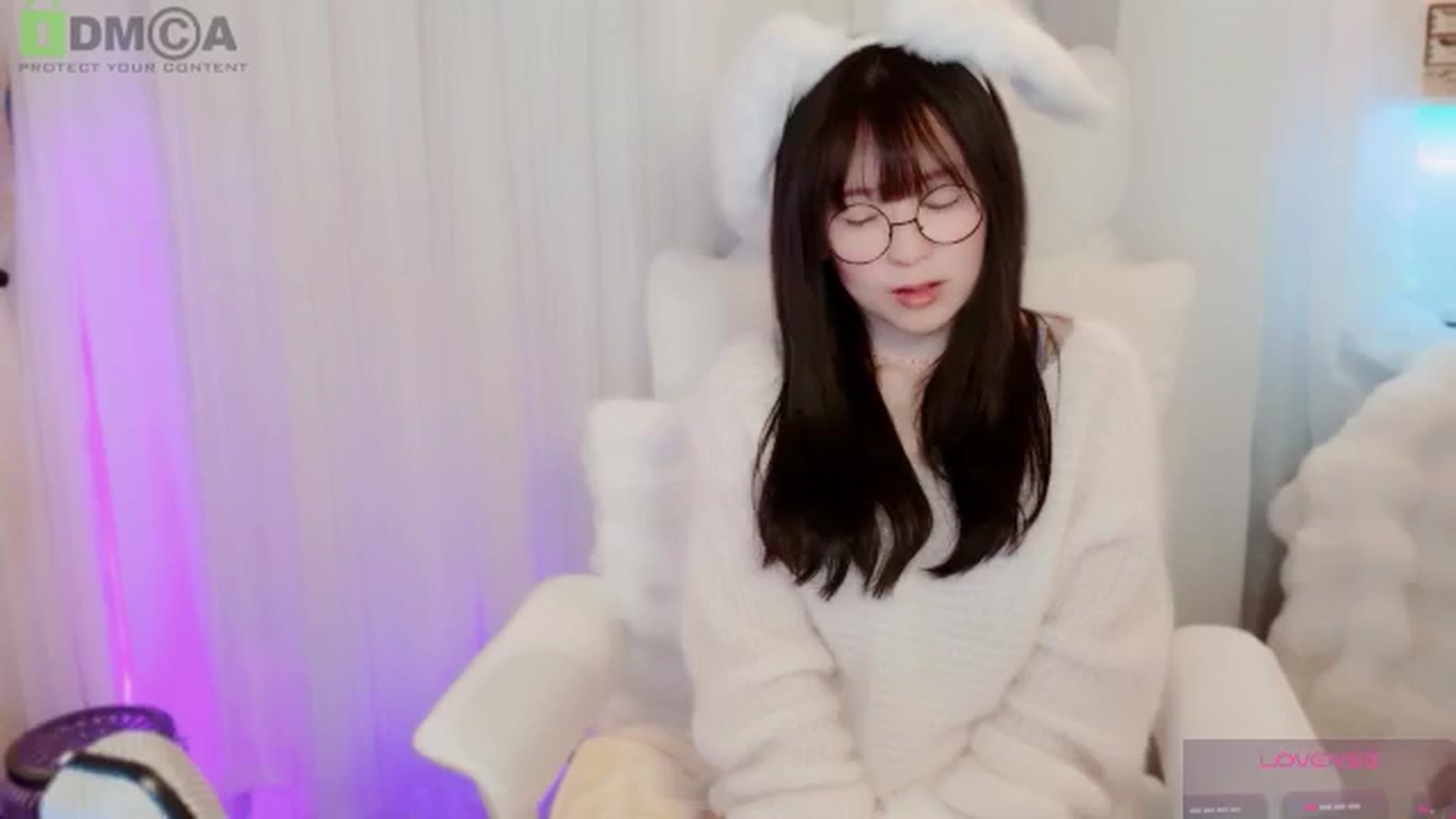 Gallery image thumbnail from meowtheworld's myfreecams stream on, 01/18/2026, 06:36 image 14 of 20