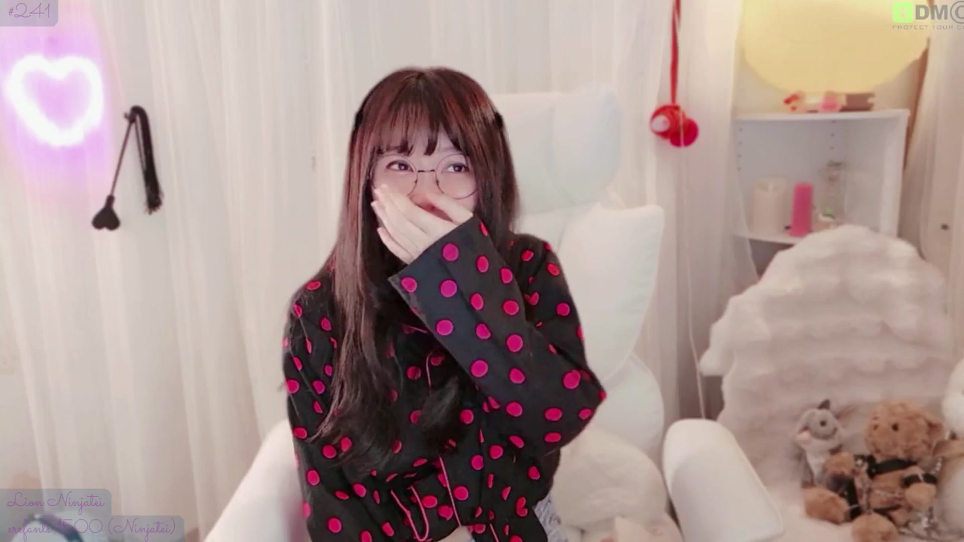 Gallery image thumbnail from meowtheworld's myfreecams stream on, 04/12/2026, 05:32 image 13 of 20