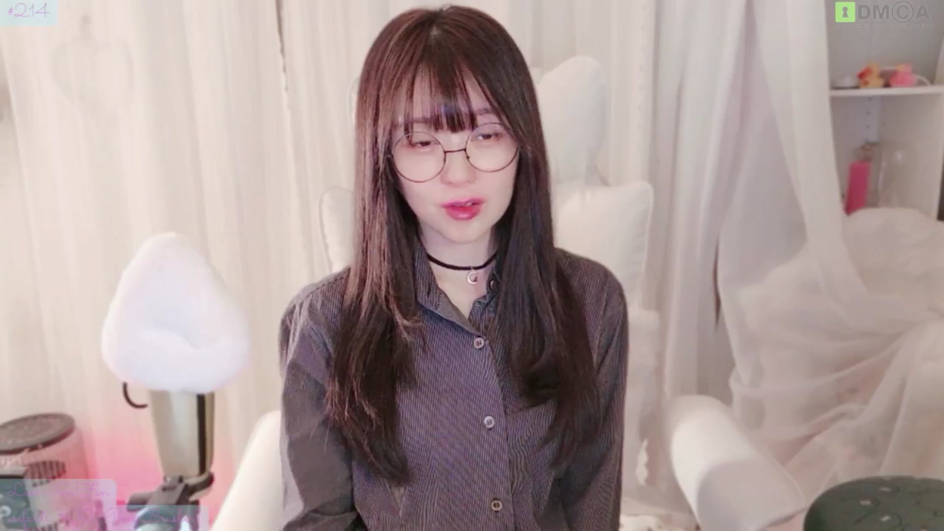 Gallery image thumbnail from meowtheworld's myfreecams stream on, 04/26/2026, 17:20 image 5 of 20