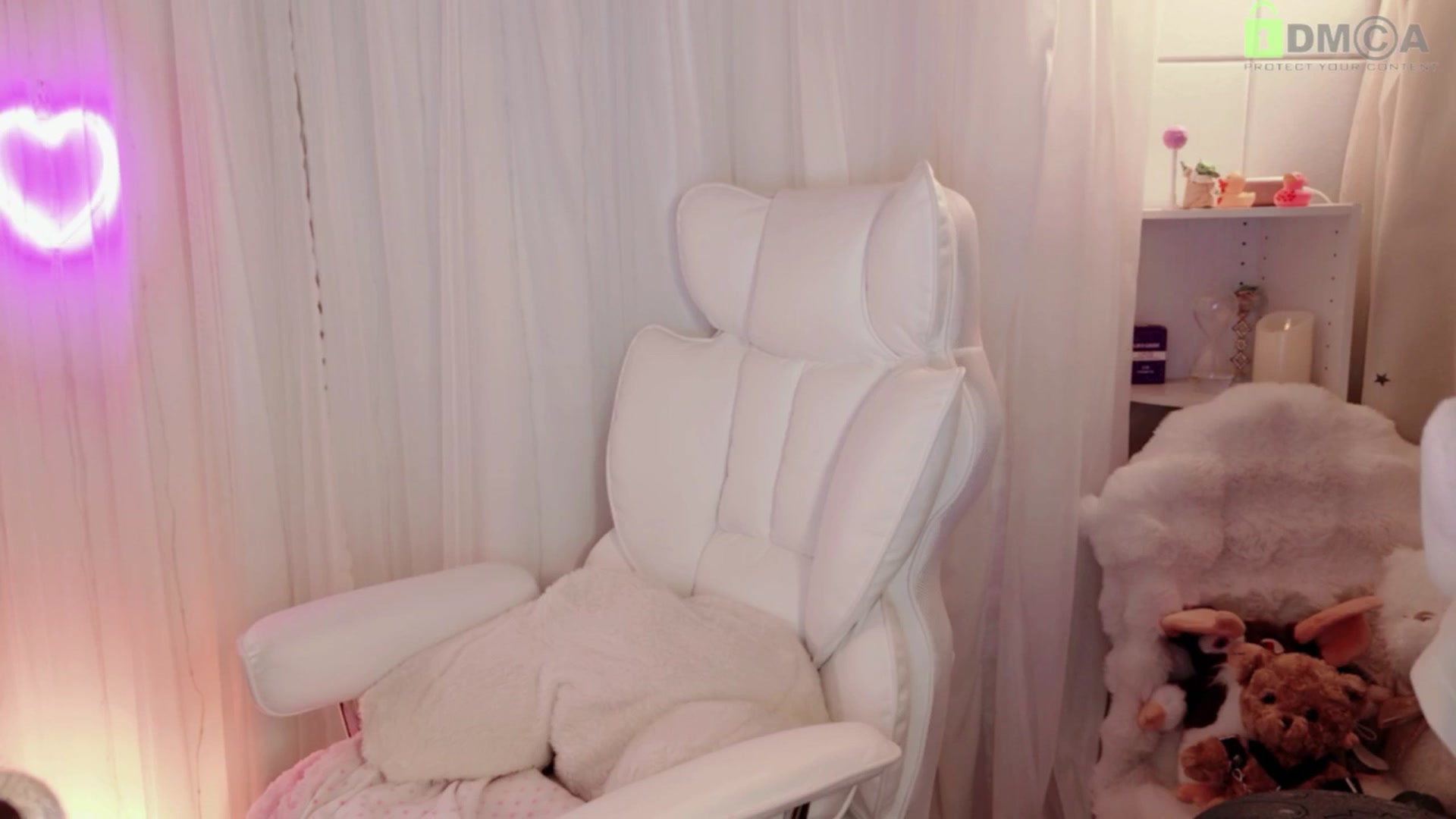 Gallery image thumbnail from meowtheworld's myfreecams stream on, 05/03/2026, 10:56 image 15 of 20