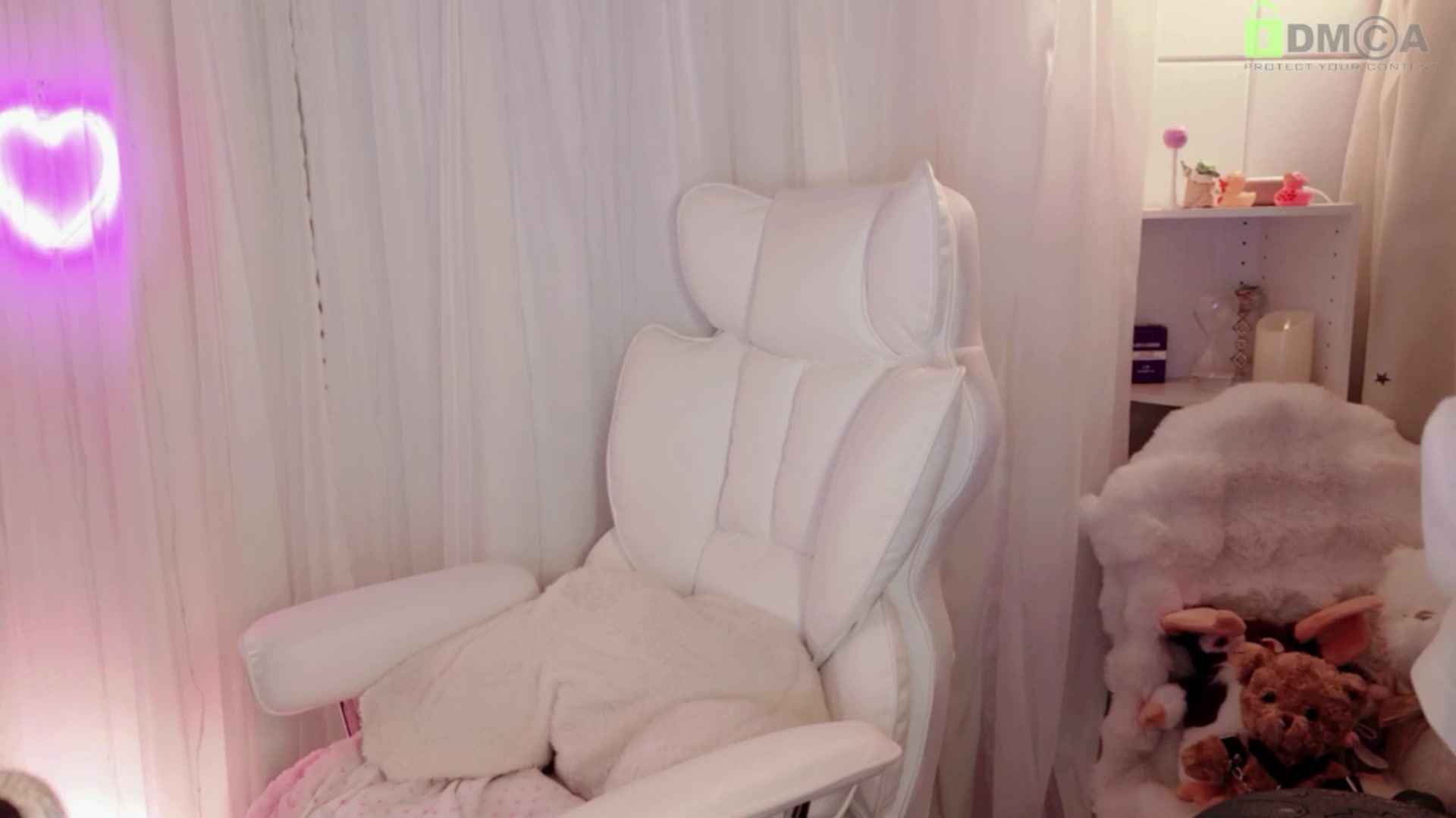 Gallery image thumbnail from meowtheworld's myfreecams stream on, 05/03/2026, 10:56 image 14 of 20