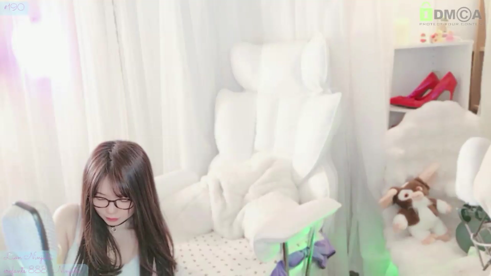Gallery image thumbnail from meowtheworld's myfreecams stream on, 05/16/2026, 06:35 image 16 of 20