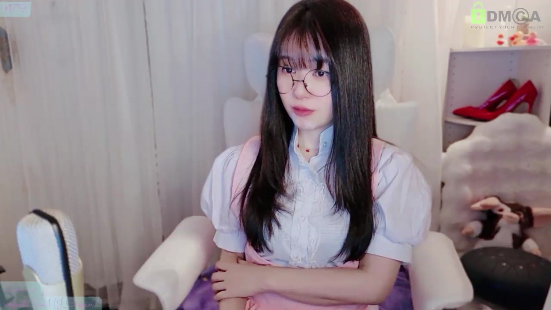 Gallery image thumbnail from meowtheworld's myfreecams stream on, 05/16/2026, 18:17 image 5 of 20