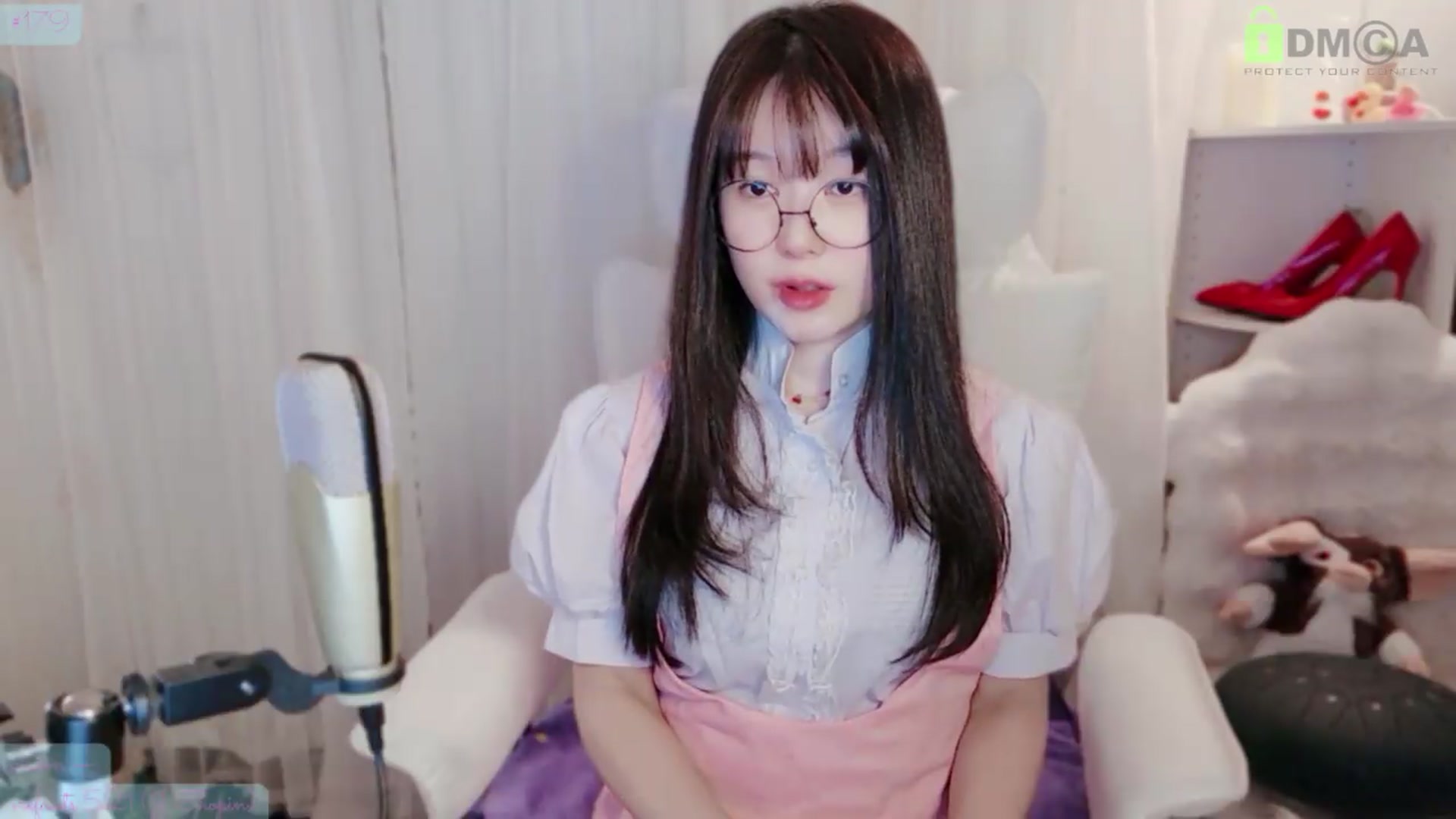 Gallery image thumbnail from meowtheworld's myfreecams stream on, 05/16/2026, 18:17 image 10 of 20