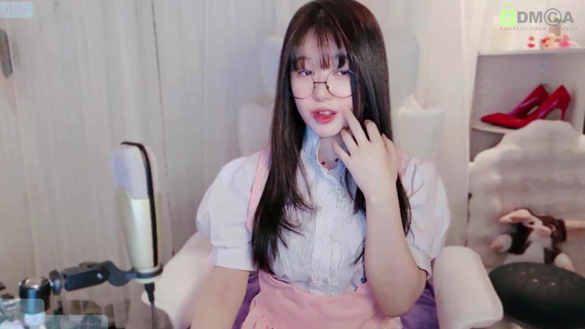 Gallery image thumbnail from meowtheworld's myfreecams stream on, 05/16/2026, 18:17 image 13 of 20