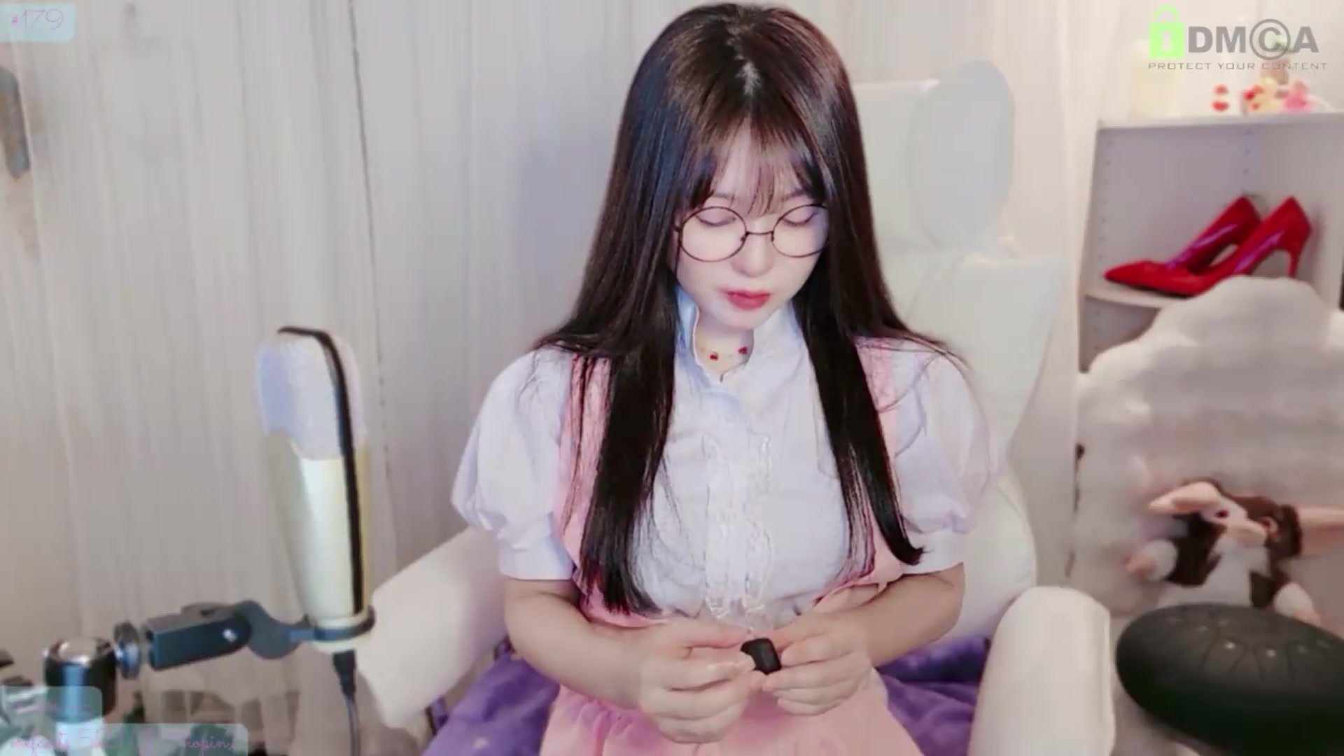 Gallery image thumbnail from meowtheworld's myfreecams stream on, 05/16/2026, 18:17 image 14 of 20