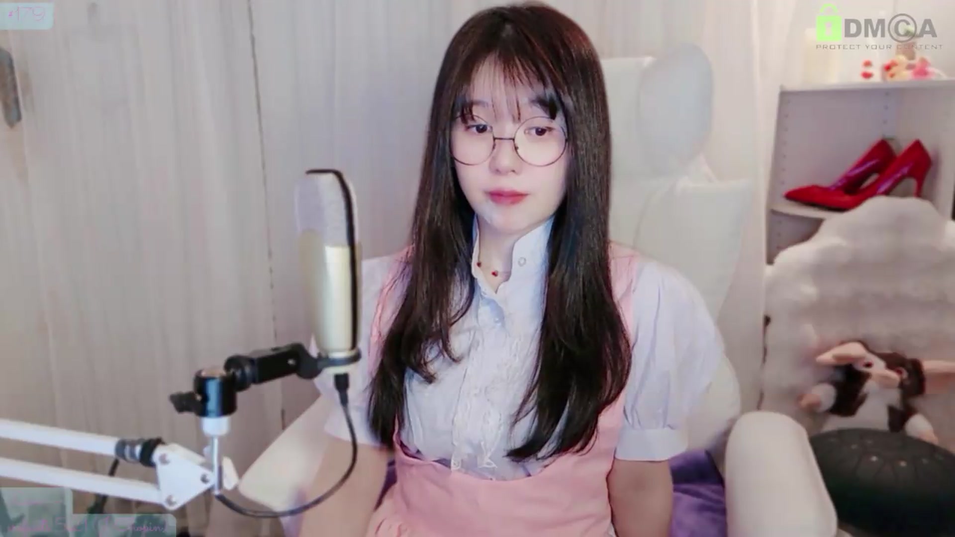 Gallery image thumbnail from meowtheworld's myfreecams stream on, 05/16/2026, 18:17 image 17 of 20
