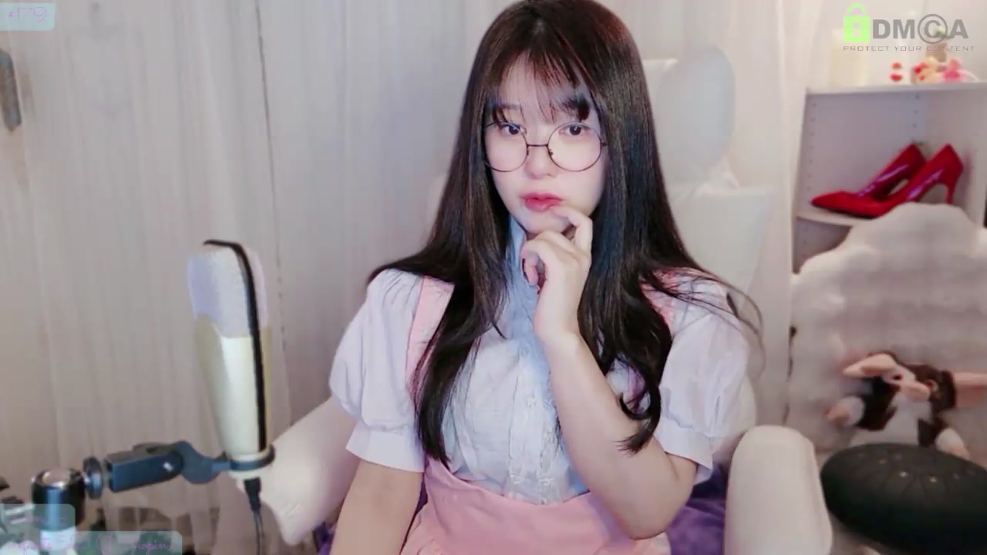 Gallery image thumbnail from meowtheworld's myfreecams stream on, 05/16/2026, 18:17 image 15 of 20