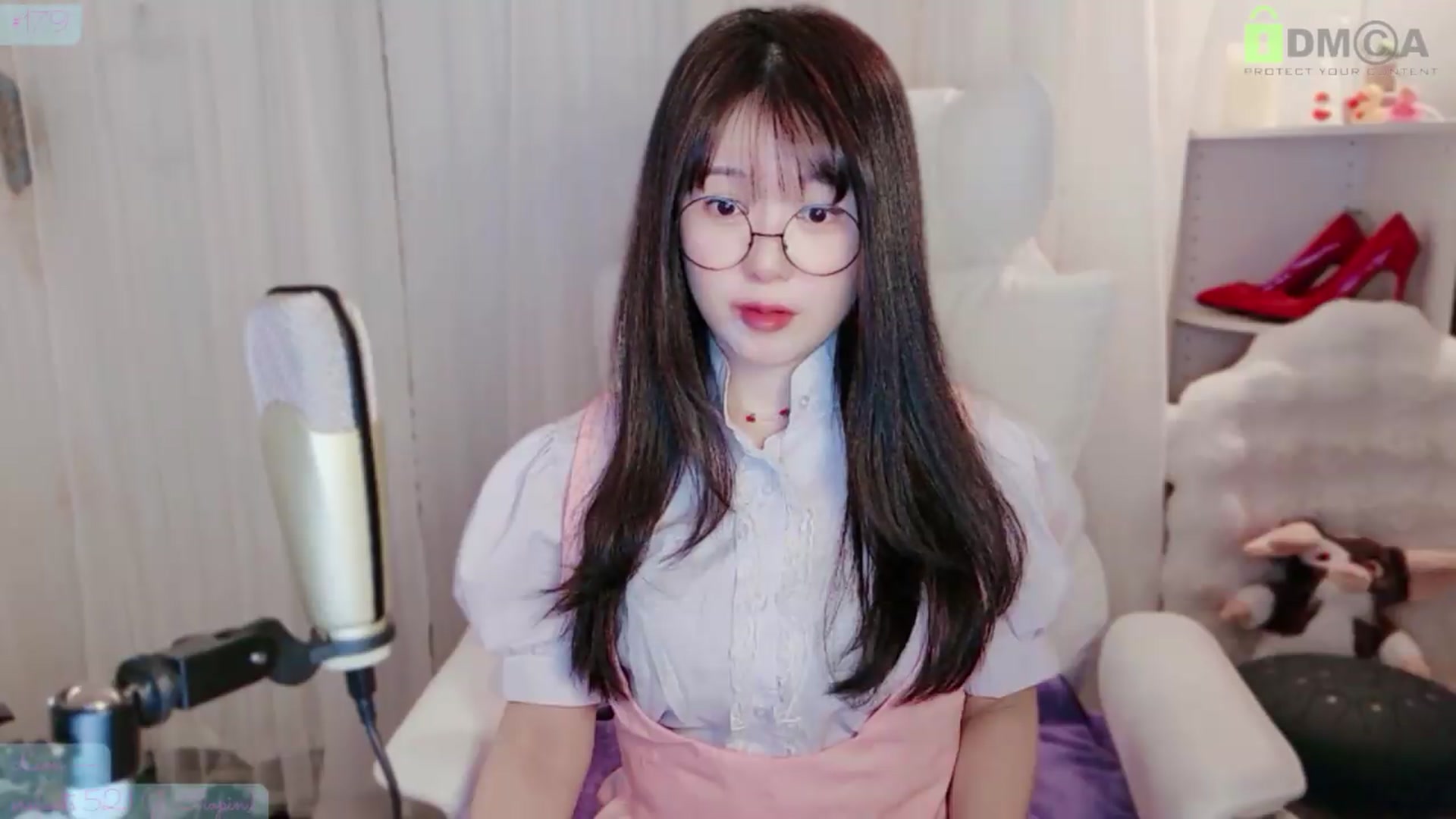 Gallery image thumbnail from meowtheworld's myfreecams stream on, 05/16/2026, 18:17 image 18 of 20