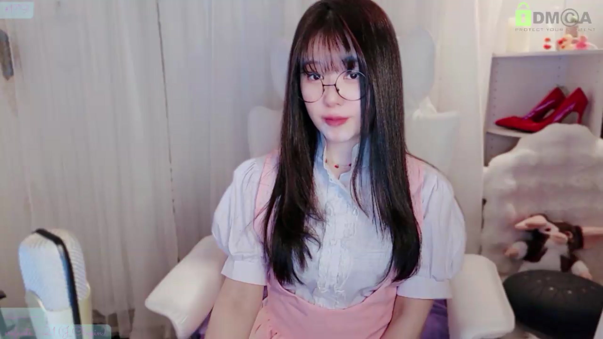 Gallery image thumbnail from meowtheworld's myfreecams stream on, 05/16/2026, 18:17 image 3 of 20