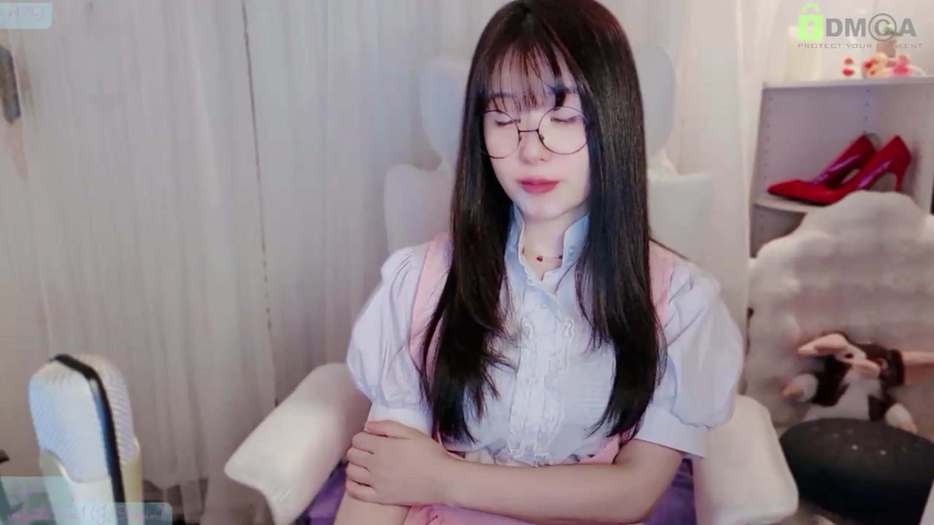 Gallery image thumbnail from meowtheworld's myfreecams stream on, 05/16/2026, 18:17 image 4 of 20