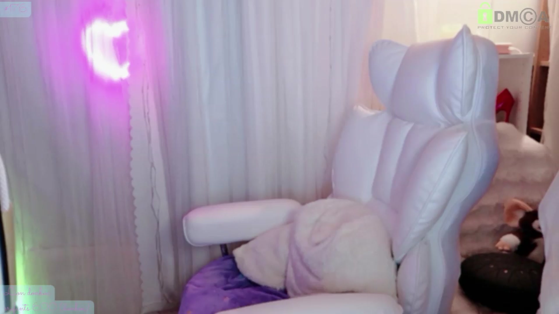 Gallery image thumbnail from meowtheworld's myfreecams stream on, 05/17/2026, 09:41 image 4 of 20