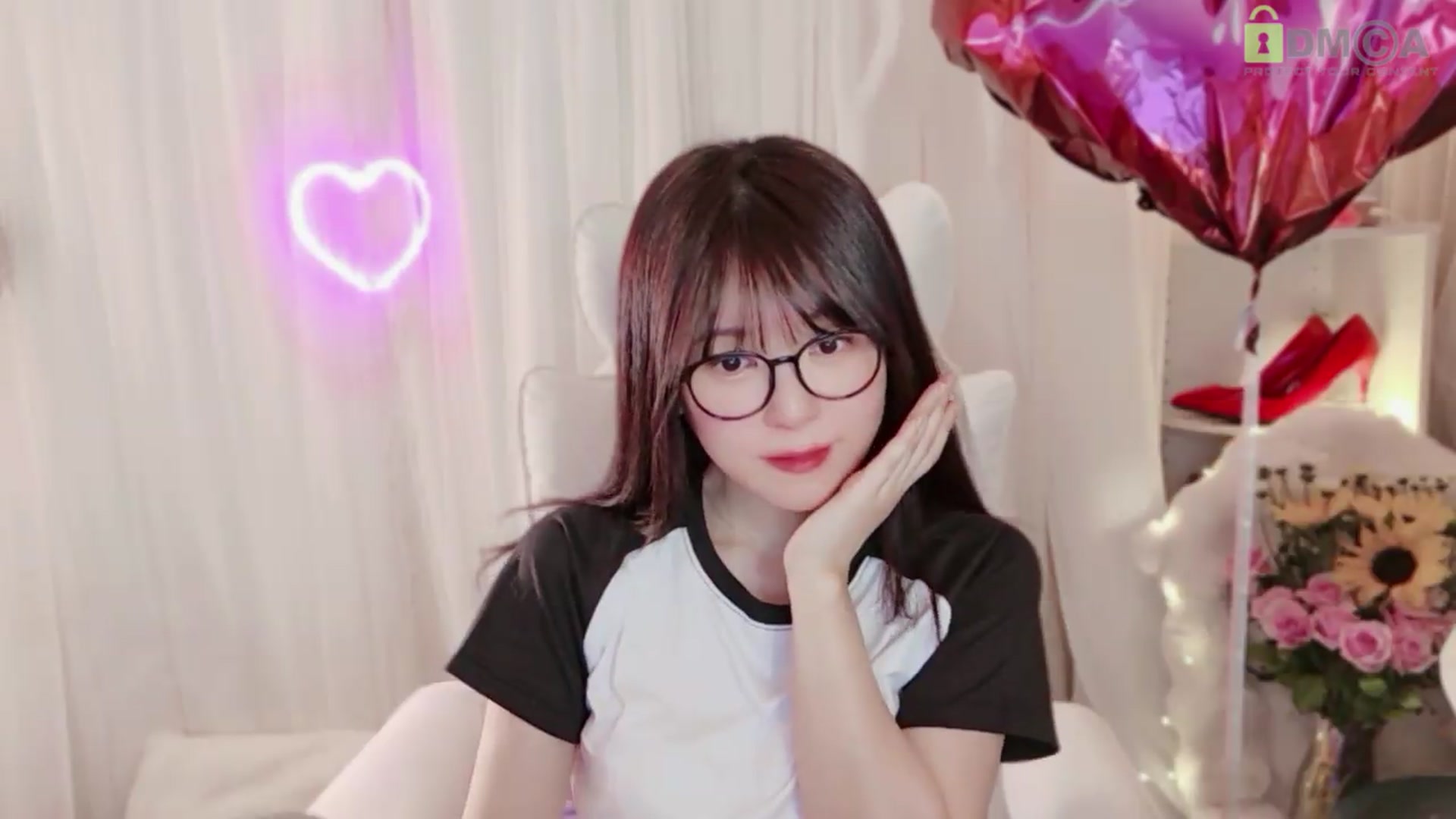 Gallery image thumbnail from meowtheworld's myfreecams stream on, 05/23/2026, 06:12 image 3 of 20
