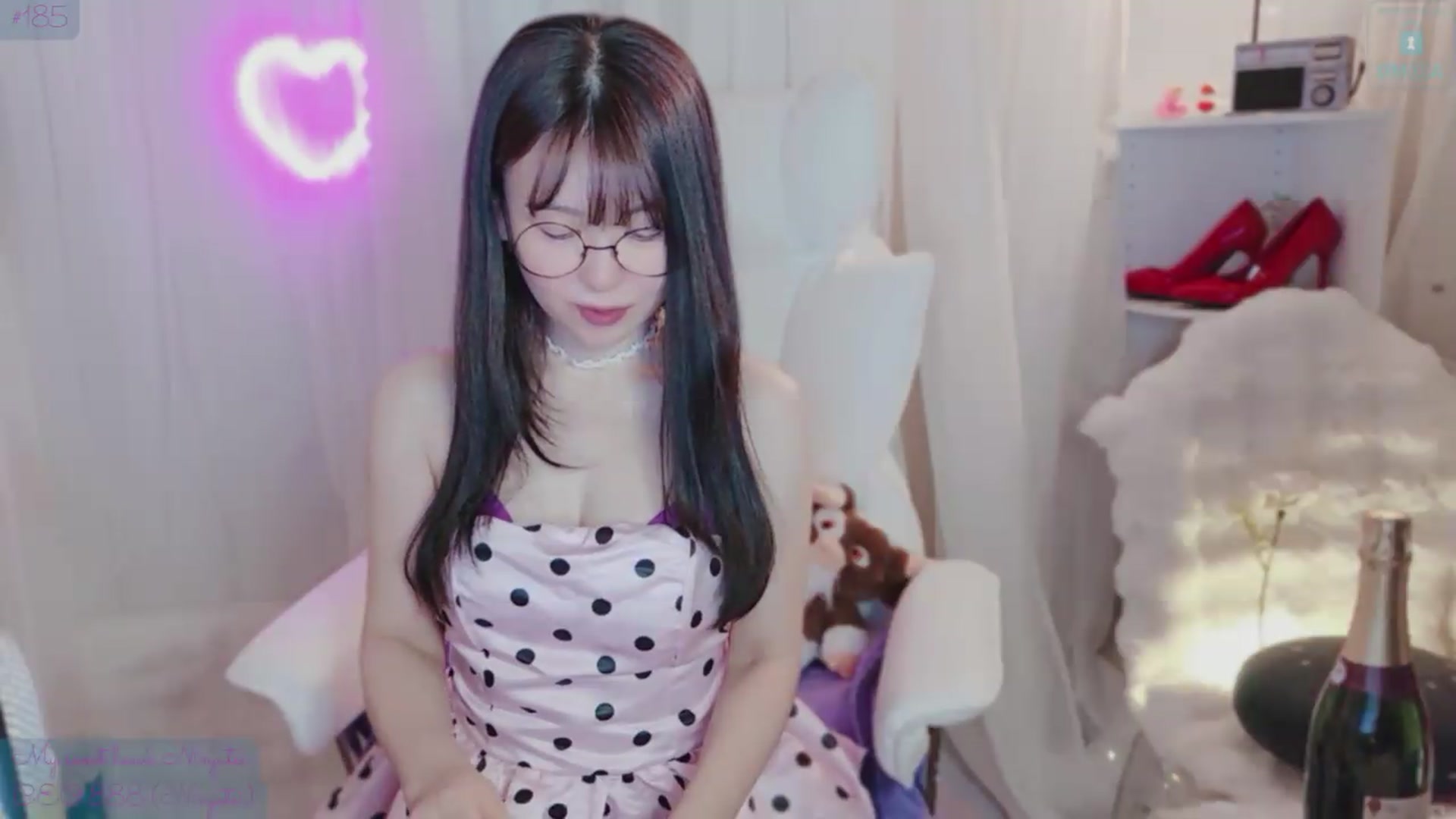 Gallery image thumbnail from meowtheworld's myfreecams stream on, 05/31/2026, 06:40 image 8 of 20