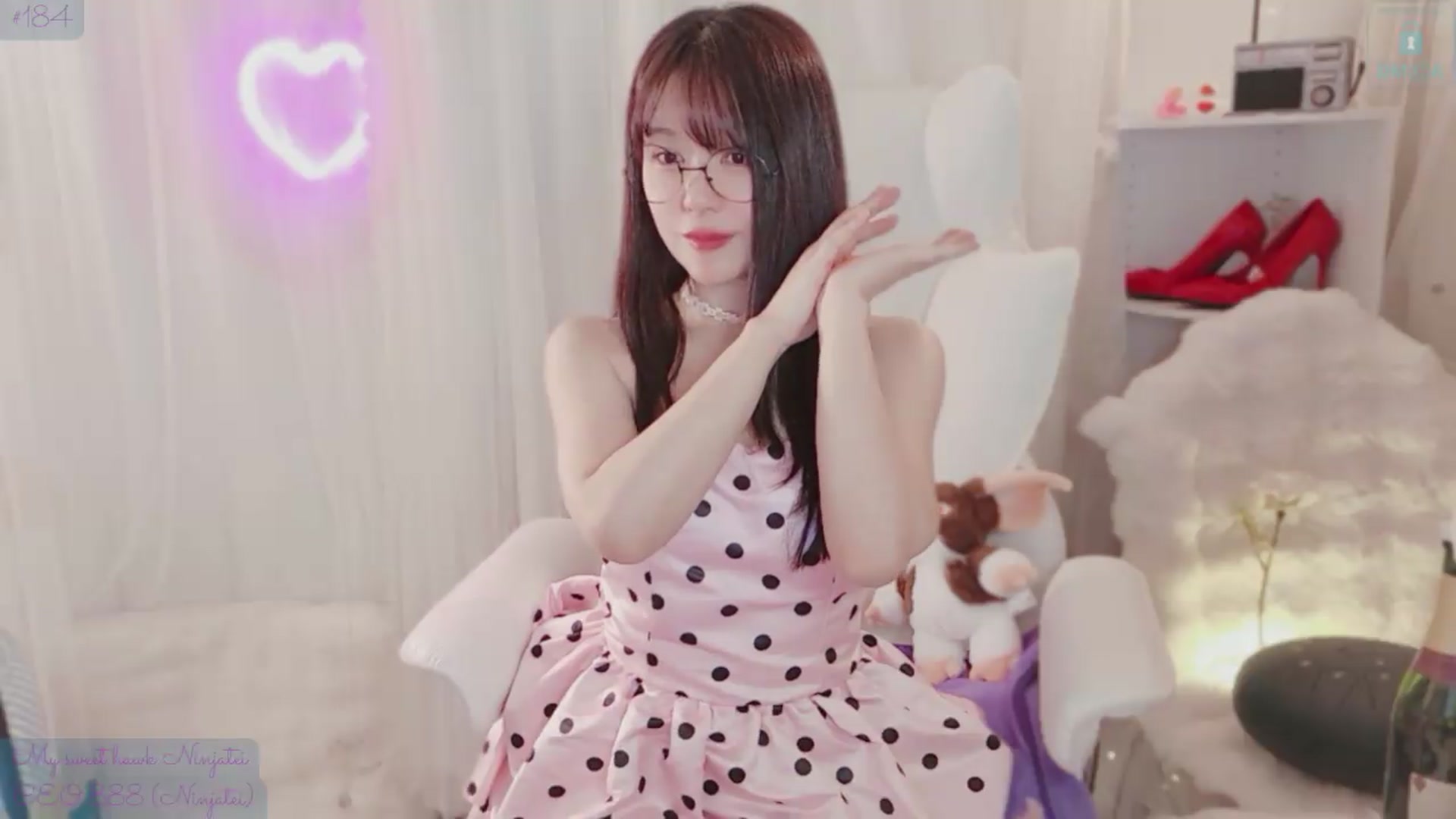 Gallery image thumbnail from meowtheworld's myfreecams stream on, 05/31/2026, 06:40 image 17 of 20