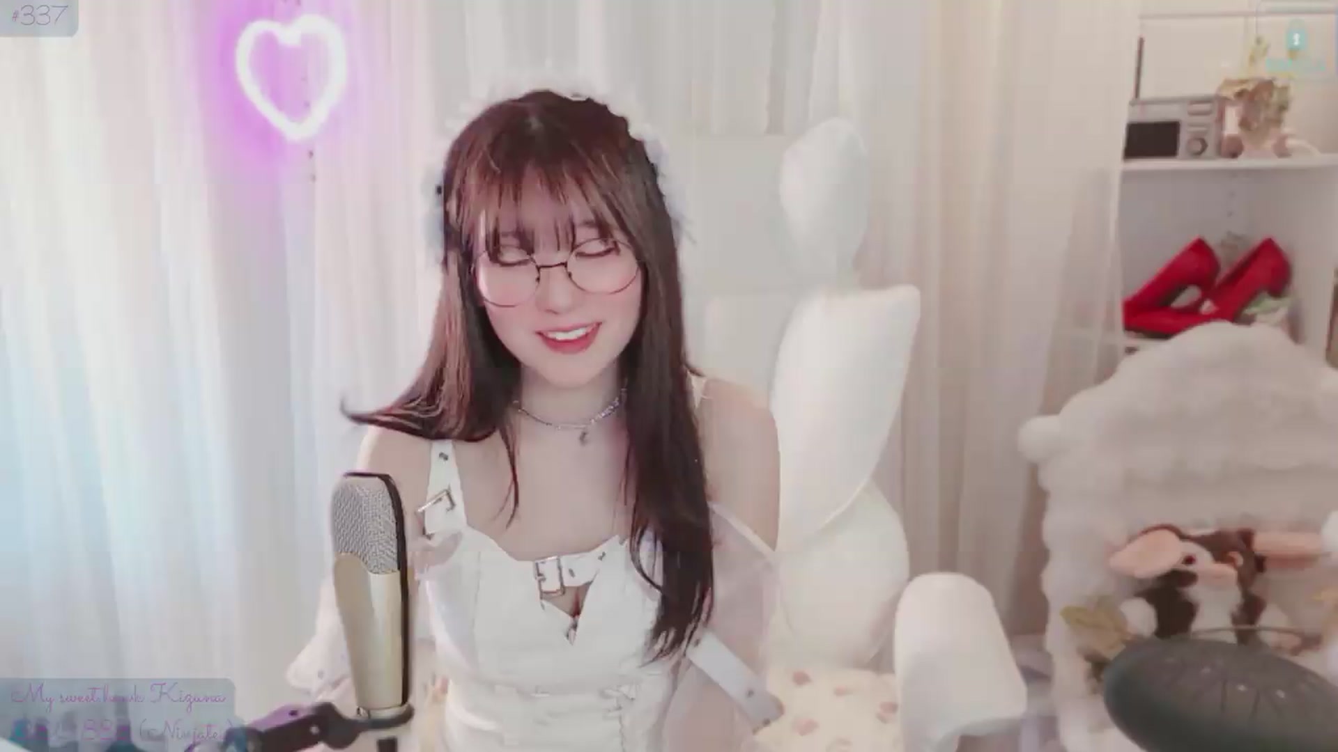Gallery image thumbnail from meowtheworld's myfreecams stream on, 06/13/2026, 06:23 image 17 of 20