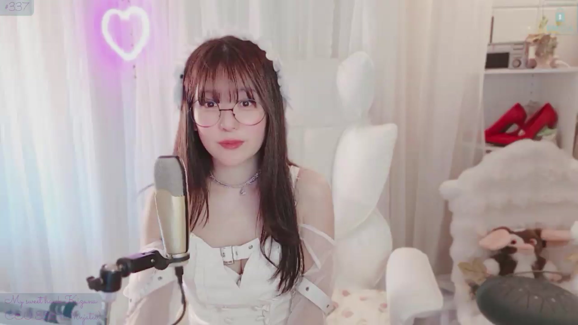 Gallery image thumbnail from meowtheworld's myfreecams stream on, 06/13/2026, 06:23 image 18 of 20