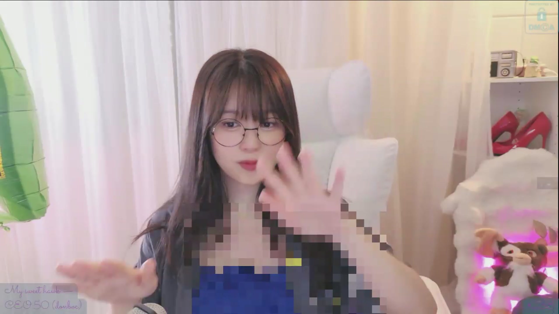 Gallery image thumbnail from meowtheworld's myfreecams stream on, 07/13/2026, 06:29 image 15 of 20
