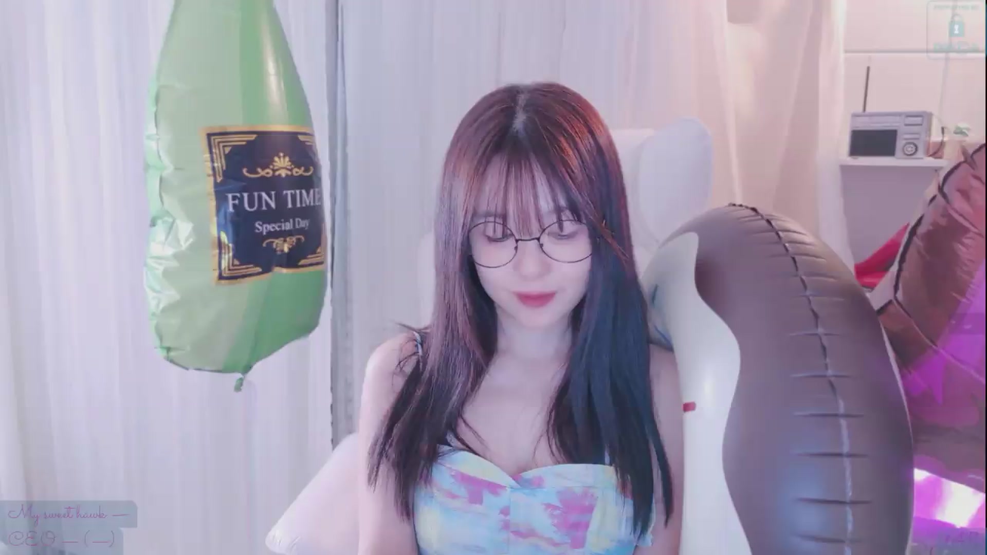 Gallery image thumbnail from meowtheworld's myfreecams stream on, 07/18/2026, 04:55 image 2 of 20