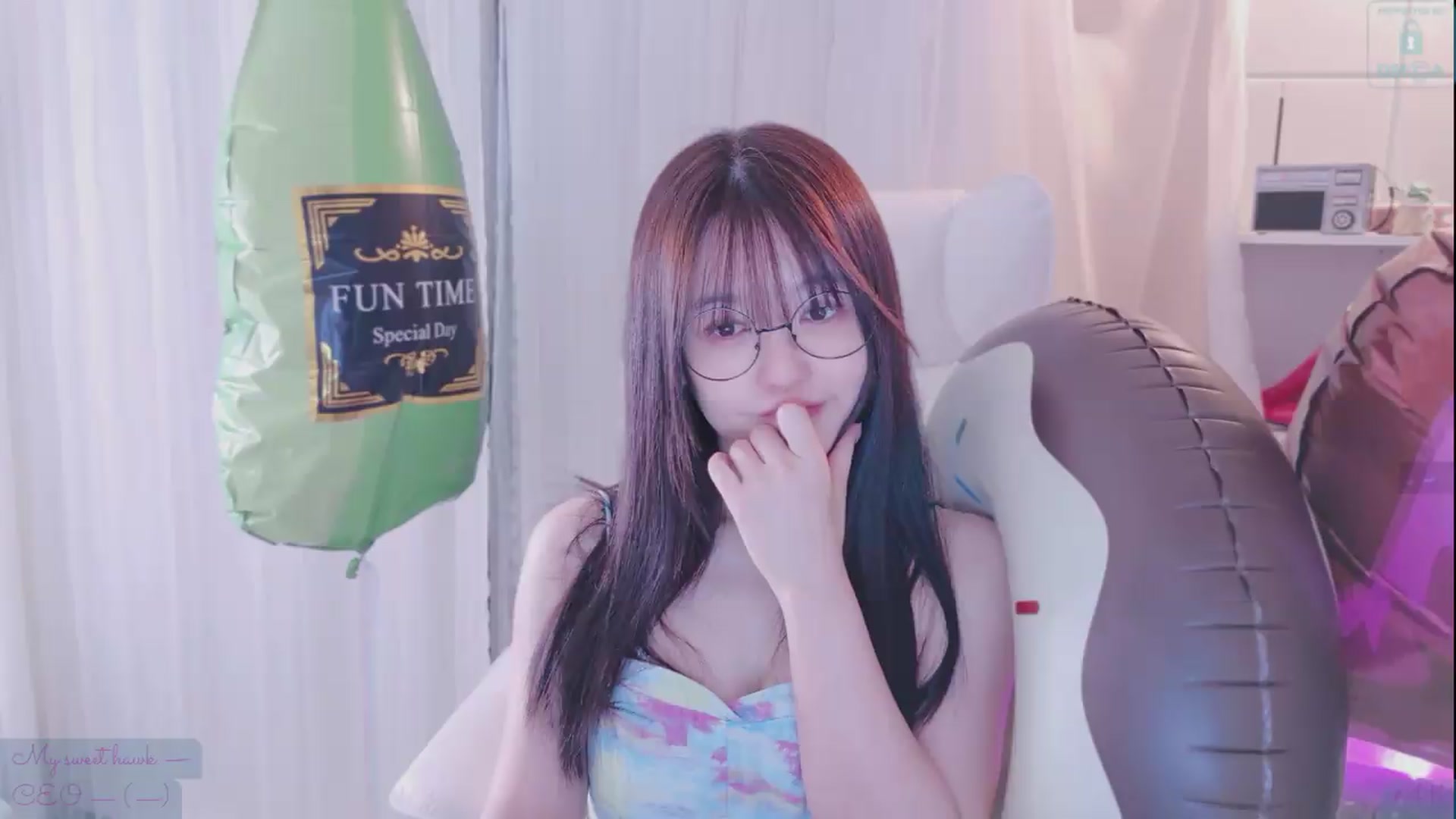 Gallery image thumbnail from meowtheworld's myfreecams stream on, 07/18/2026, 04:55 image 7 of 20