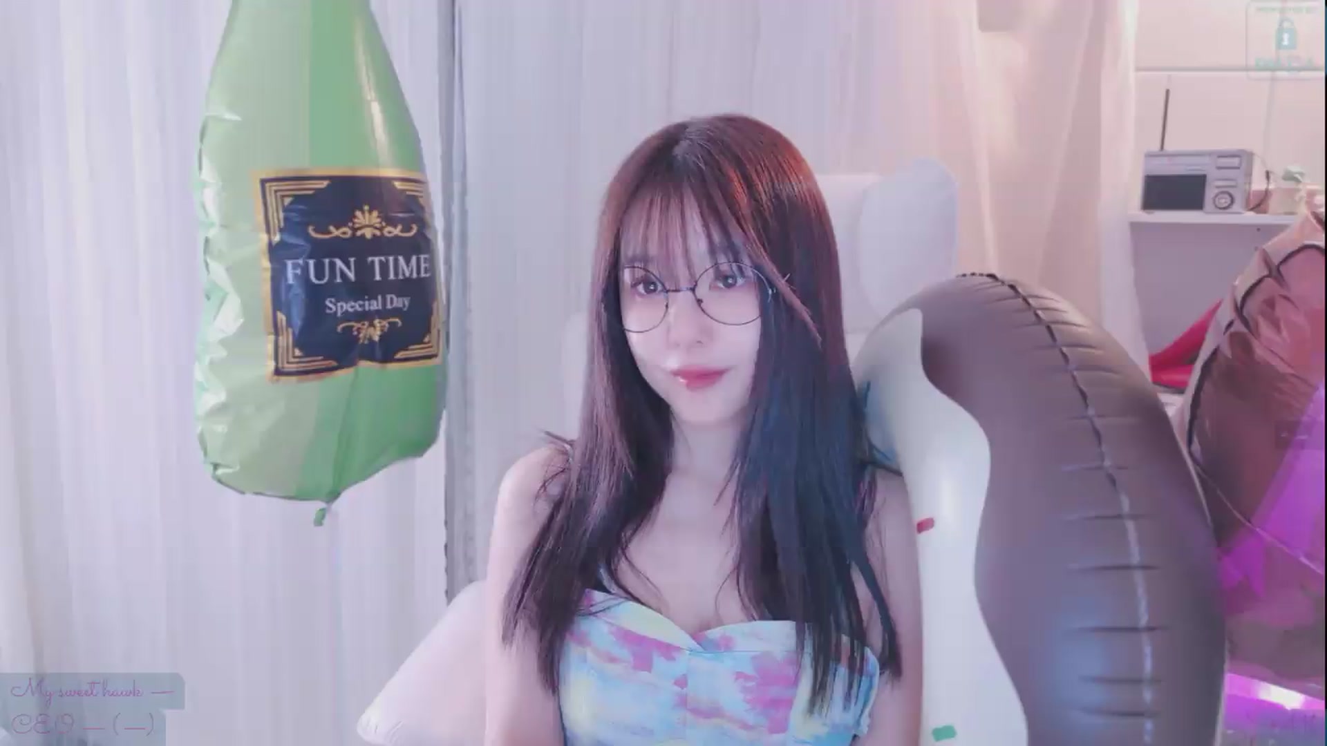Gallery image thumbnail from meowtheworld's myfreecams stream on, 07/18/2026, 04:55 image 4 of 20