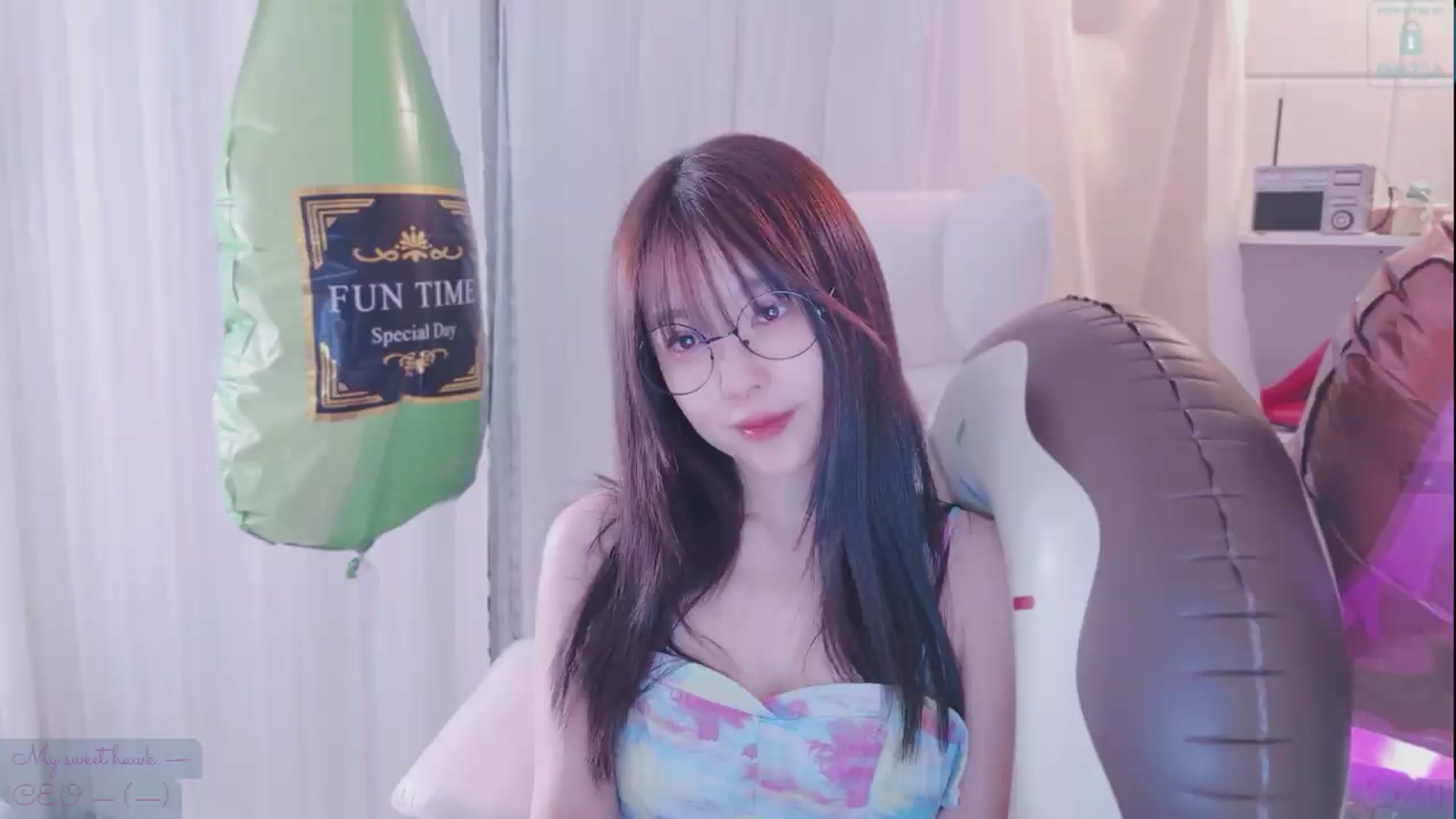 Gallery image thumbnail from meowtheworld's myfreecams stream on, 07/18/2026, 04:55 image 3 of 20