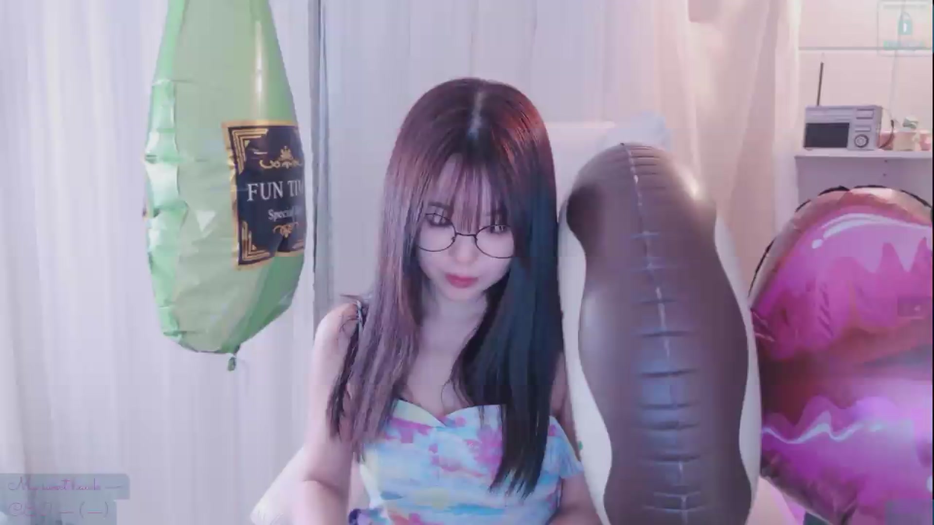 Gallery image thumbnail from meowtheworld's myfreecams stream on, 07/18/2026, 04:55 image 10 of 20