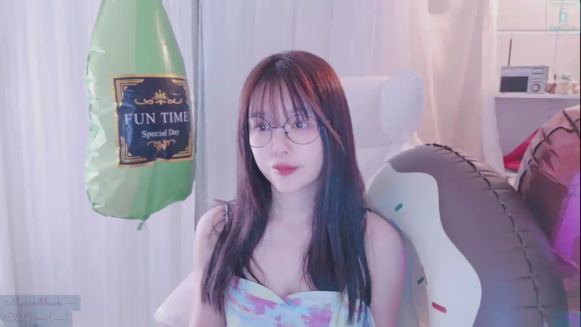 Gallery image thumbnail from meowtheworld's myfreecams stream on, 07/18/2026, 04:55 image 8 of 20