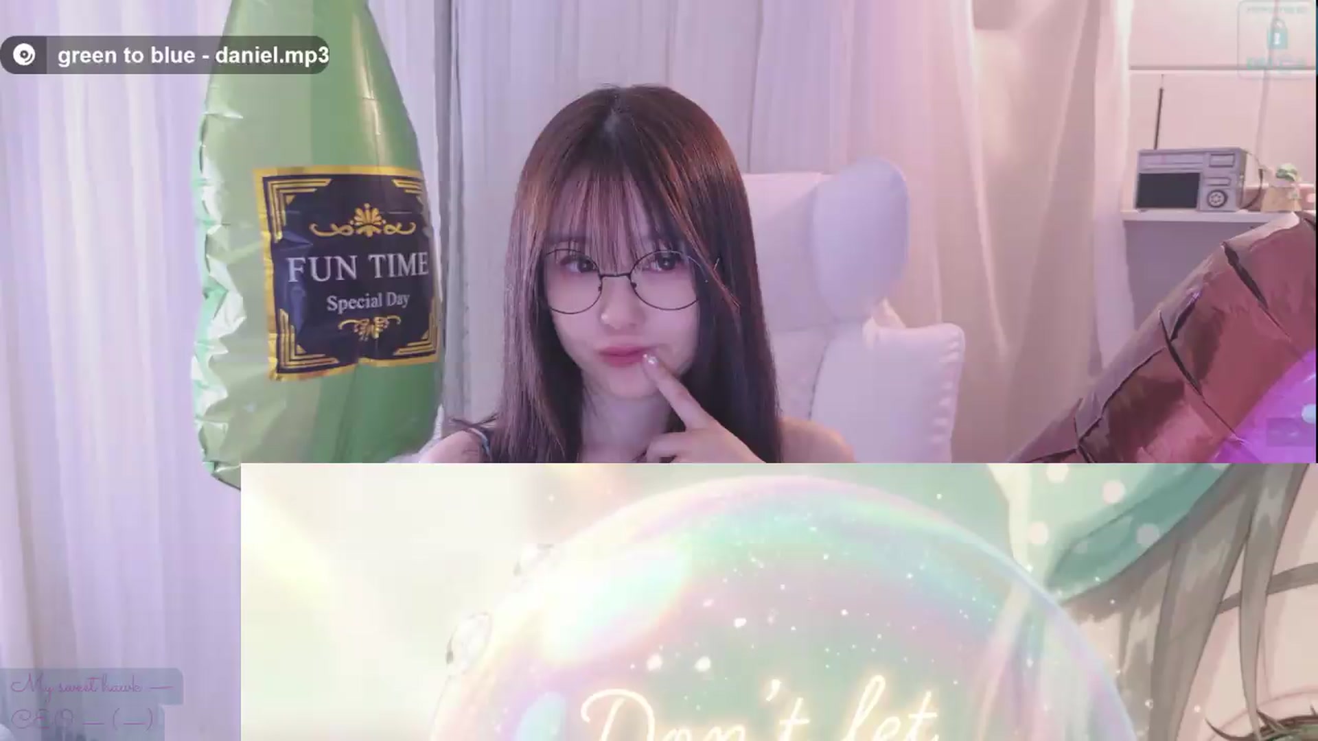 Gallery image thumbnail from meowtheworld's myfreecams stream on, 07/18/2026, 04:55 image 17 of 20