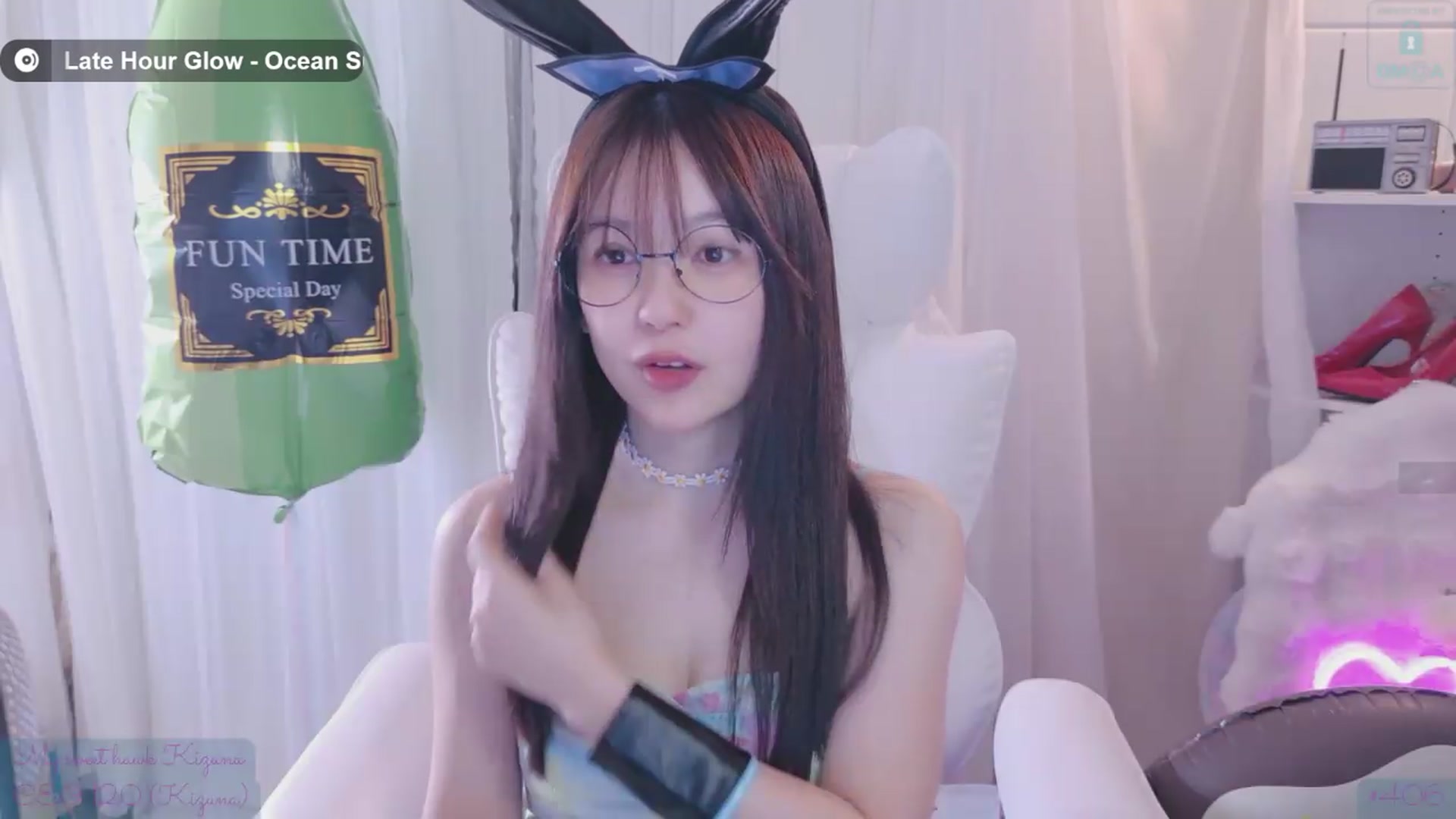 Gallery image thumbnail from meowtheworld's myfreecams stream on, 07/18/2026, 06:25 image 5 of 20