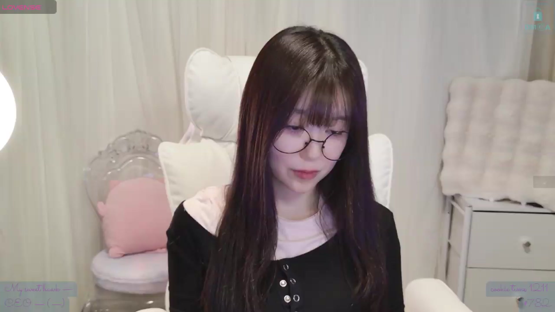 Gallery image thumbnail from meowtheworld's myfreecams stream on, 08/14/2026, 06:09 image 9 of 20