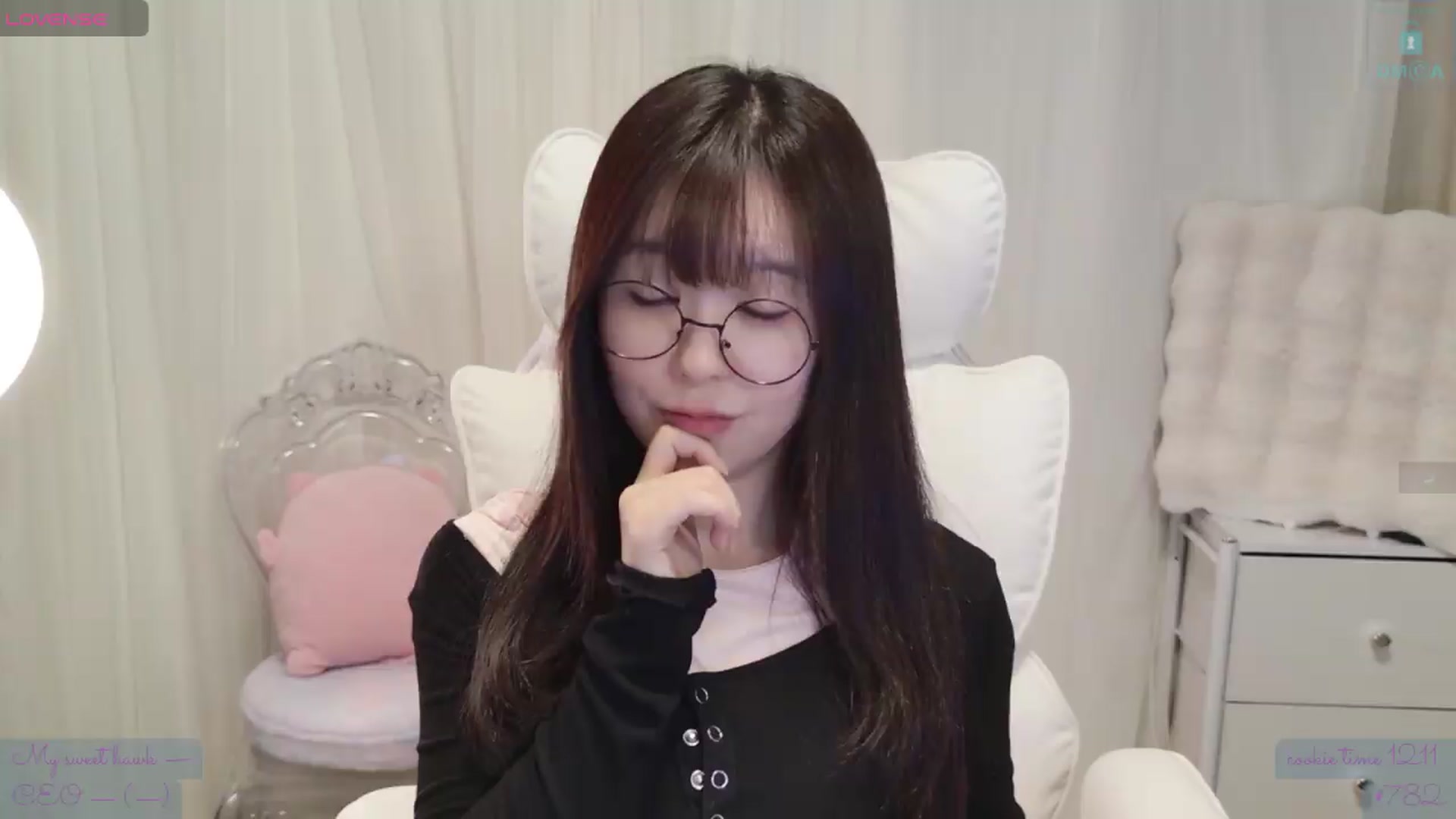 Gallery image thumbnail from meowtheworld's myfreecams stream on, 08/14/2026, 06:09 image 8 of 20