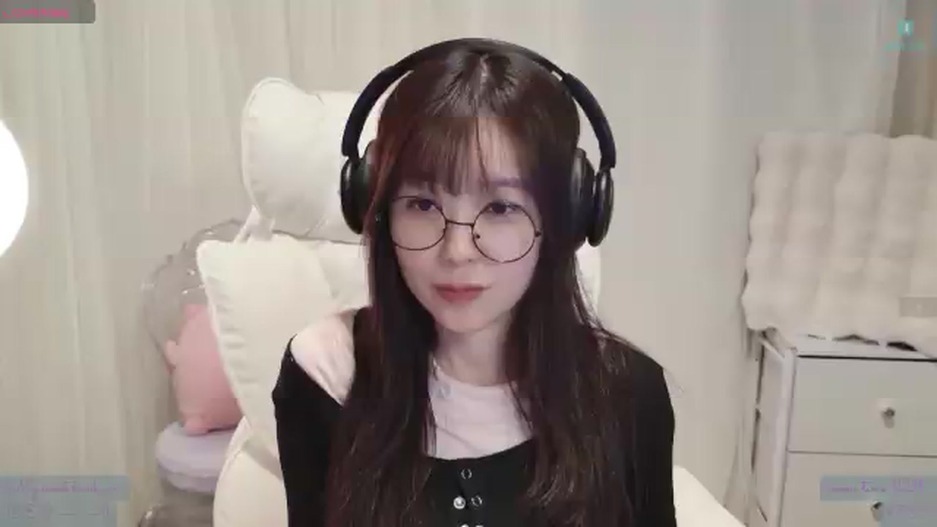 Gallery image thumbnail from meowtheworld's myfreecams stream on, 08/14/2026, 06:09 image 15 of 20
