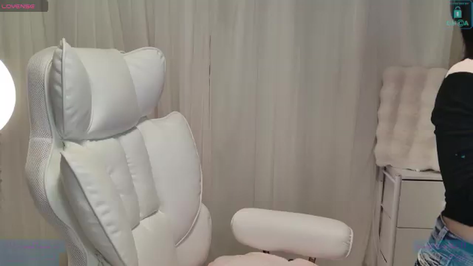 Gallery image thumbnail from meowtheworld's myfreecams stream on, 08/14/2026, 06:09 image 17 of 20