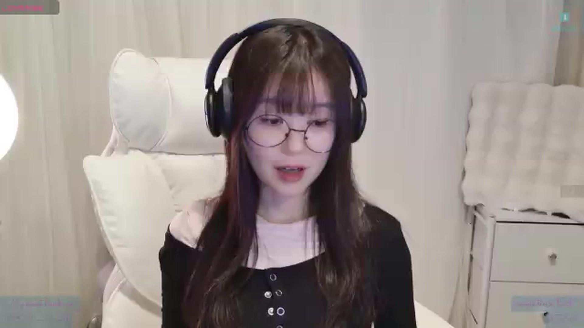 Gallery image thumbnail from meowtheworld's myfreecams stream on, 08/14/2026, 06:09 image 19 of 20