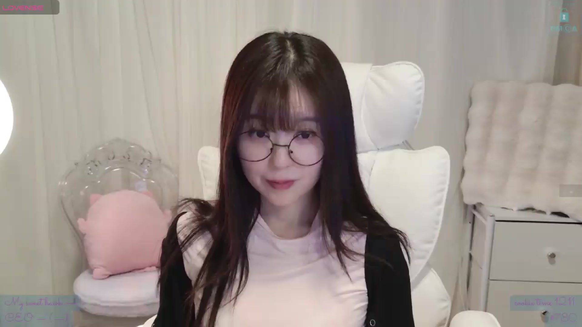 Gallery image thumbnail from meowtheworld's myfreecams stream on, 08/14/2026, 06:09 image 2 of 20