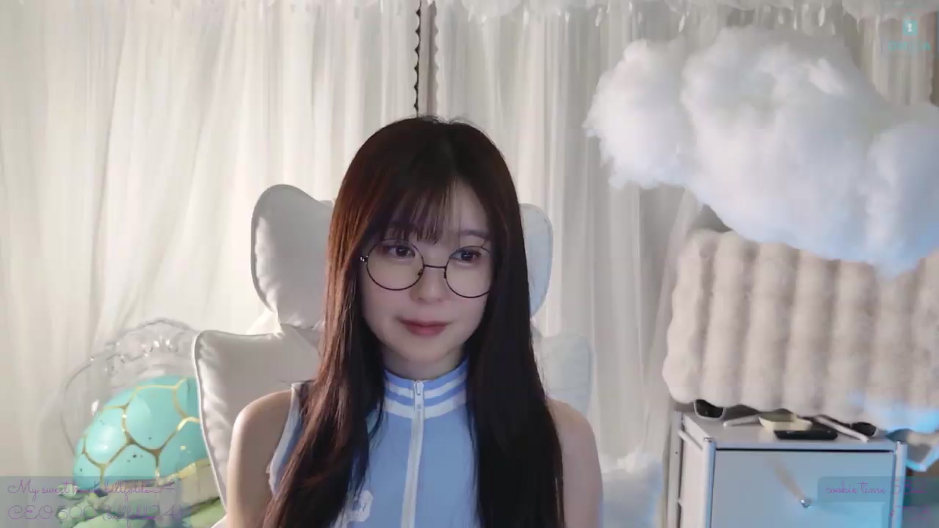 Gallery image thumbnail from meowtheworld's myfreecams stream on, 08/15/2026, 06:39 image 3 of 20