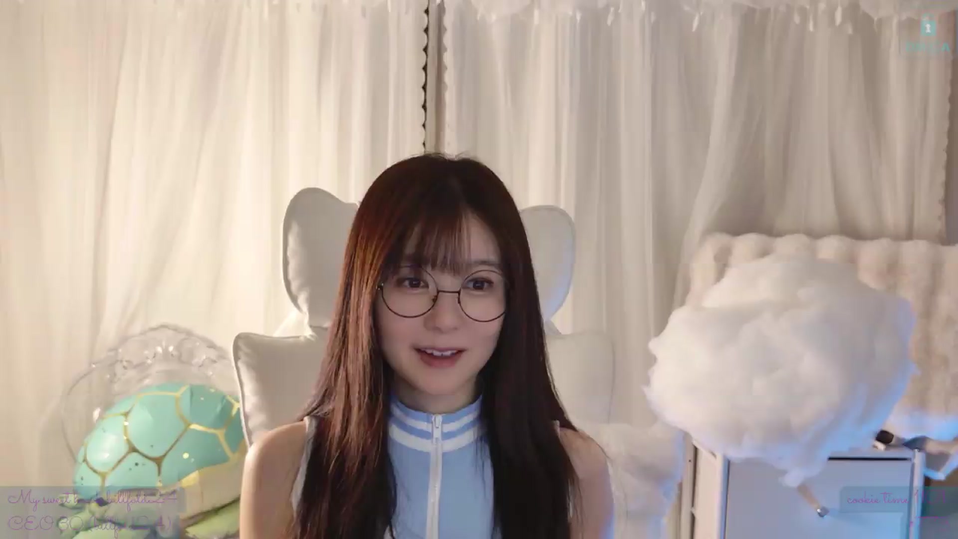 Gallery image thumbnail from meowtheworld's myfreecams stream on, 08/15/2026, 06:39 image 1 of 20