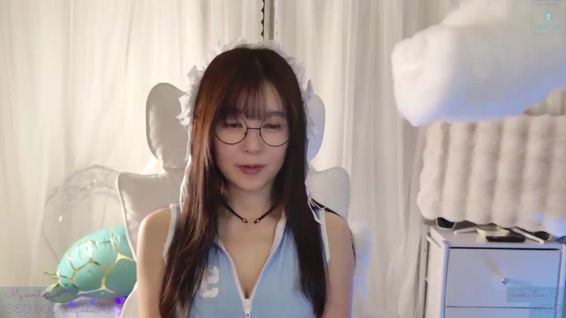 Gallery image thumbnail from meowtheworld's myfreecams stream on, 08/15/2026, 06:39 image 9 of 20