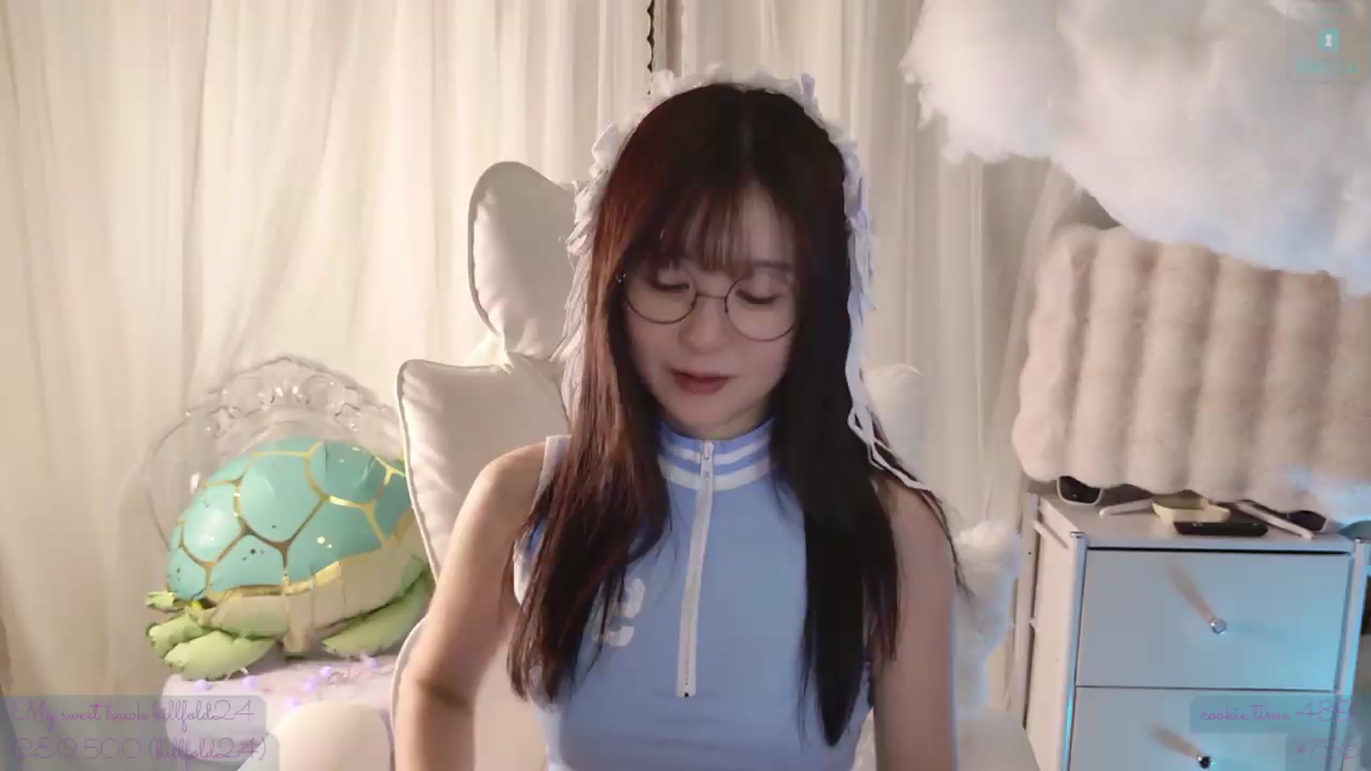 Gallery image thumbnail from meowtheworld's myfreecams stream on, 08/15/2026, 06:39 image 4 of 20