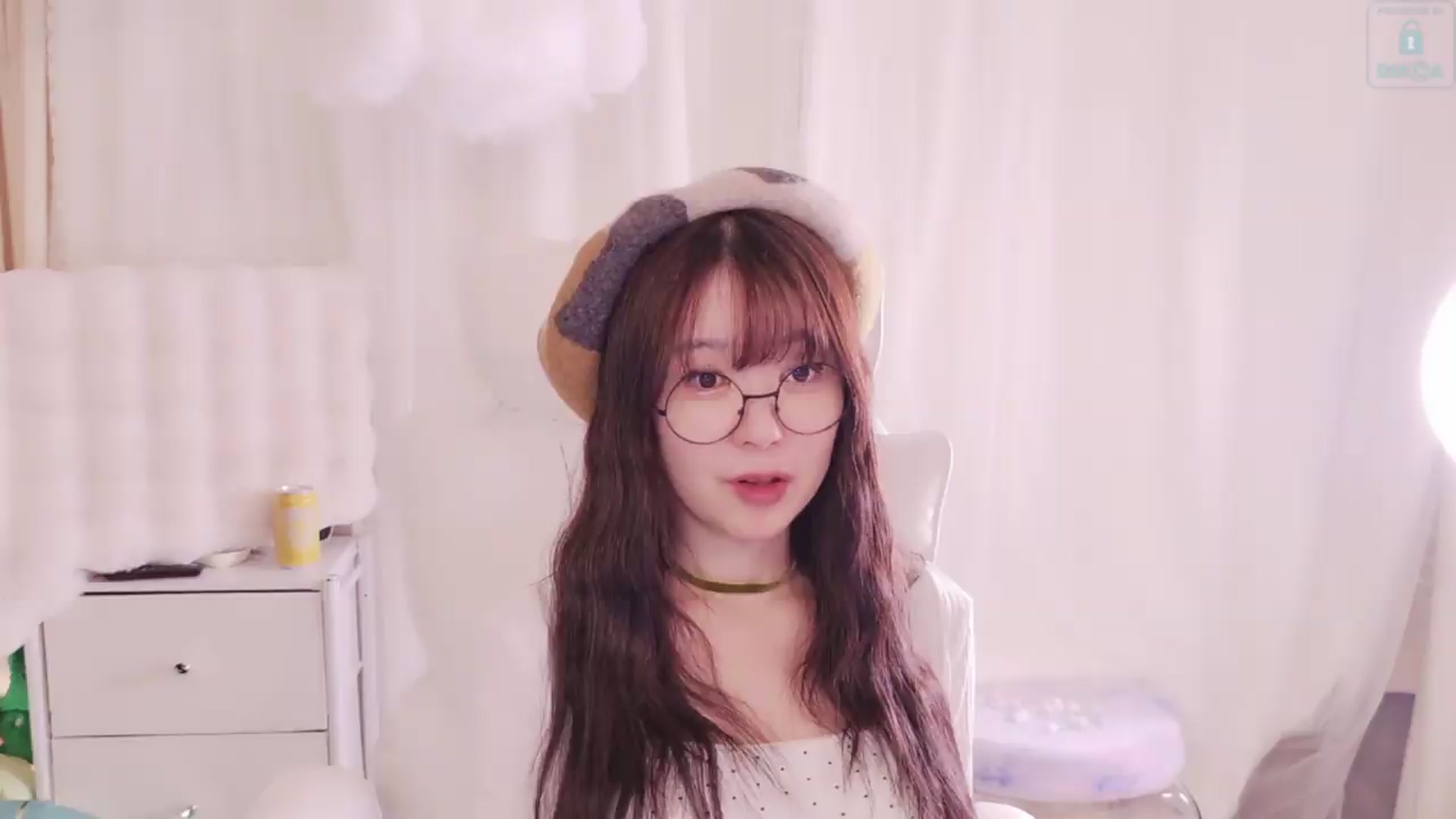 Gallery image thumbnail from meowtheworld's myfreecams stream on, 08/17/2026, 06:40 image 19 of 20