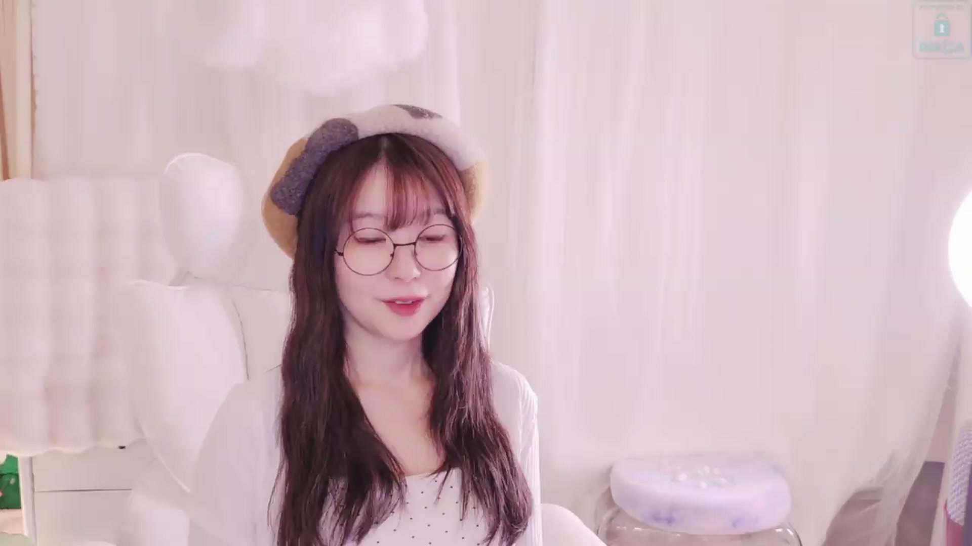 Gallery image thumbnail from meowtheworld's myfreecams stream on, 08/17/2026, 06:40 image 9 of 20