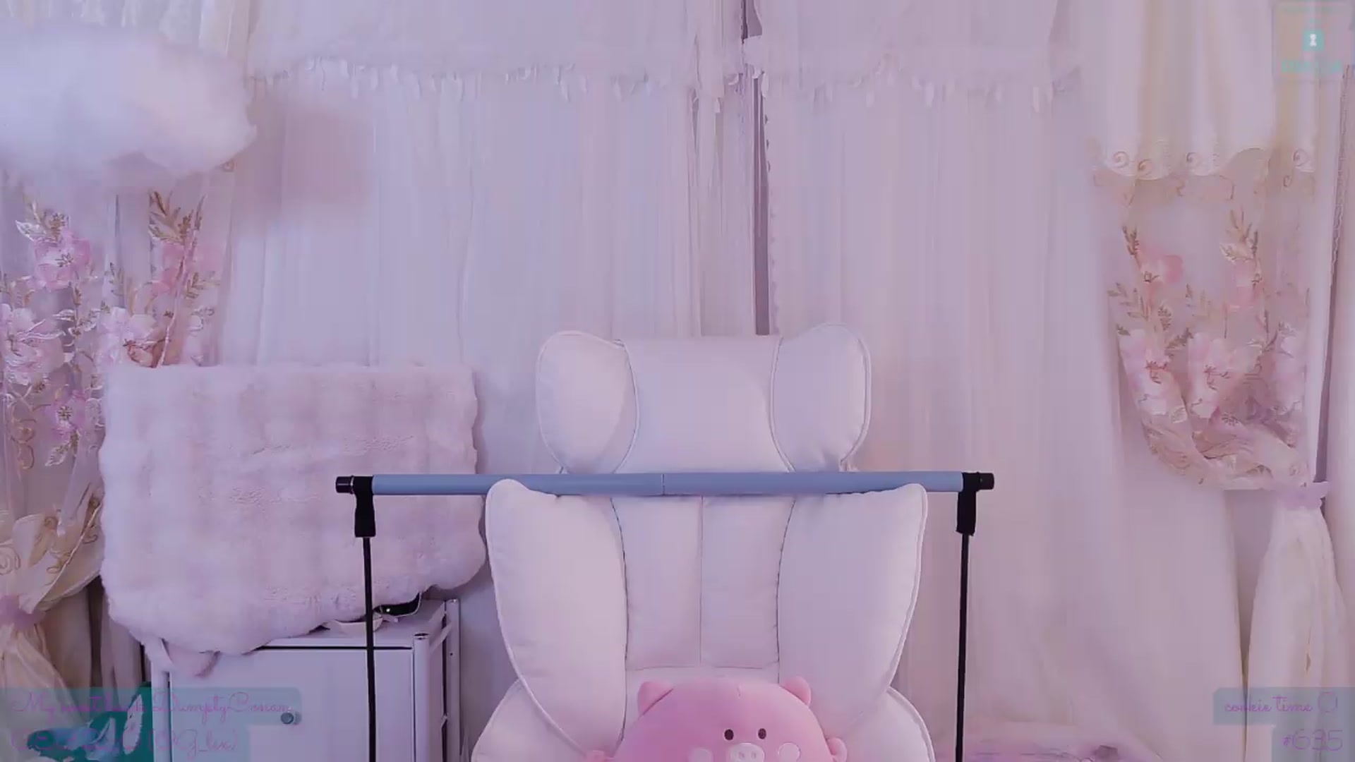 Gallery image thumbnail from meowtheworld's myfreecams stream on, 08/23/2026, 07:05 image 3 of 20